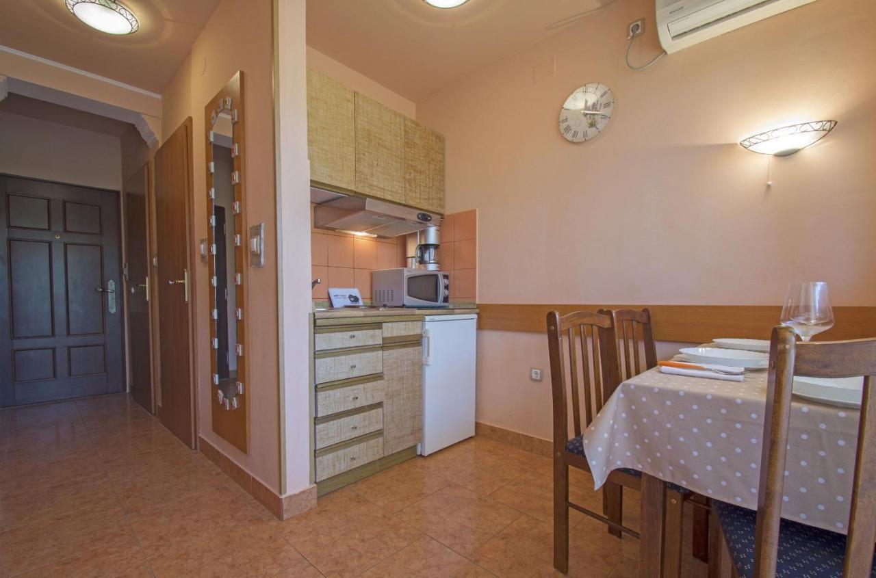Apartments Oaza Dramalj Exterior photo