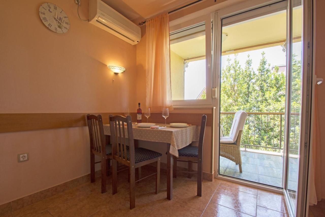 Apartments Oaza Dramalj Exterior photo