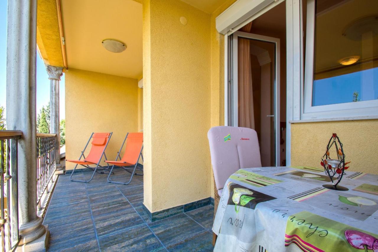 Apartments Oaza Dramalj Exterior photo