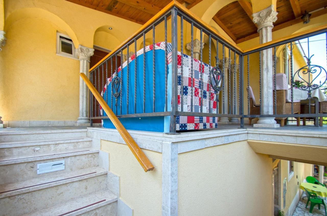 Apartments Oaza Dramalj Exterior photo
